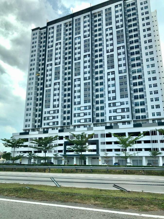 Meridin Bayvue Serviced Apt Kampong Kuala Masai Kültér fotó